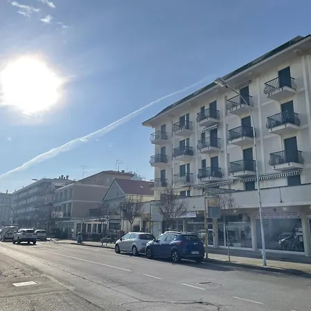 Appartement Bilocale Rubino Con Piscina - Jesolo Extérieur photo